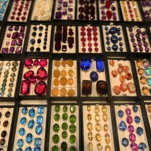 استخدام فروشنده کانتر در بازار (جواهرات سنگی) در کیش